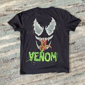Hollister Marvel Mens Sz Medium faded black Venom T-Shirt Graphic Tee Crew Neck